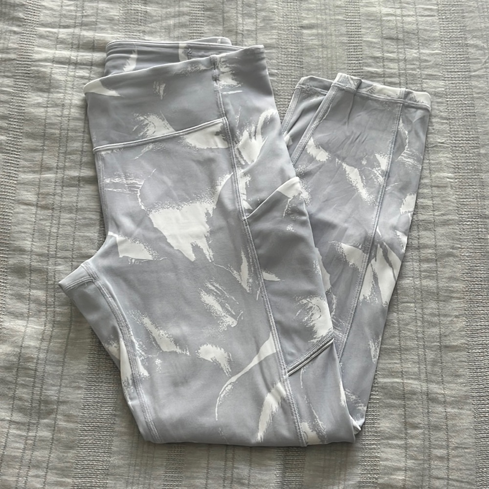 lululemon Speed Up Tight 28” *Full-On Luxtreme